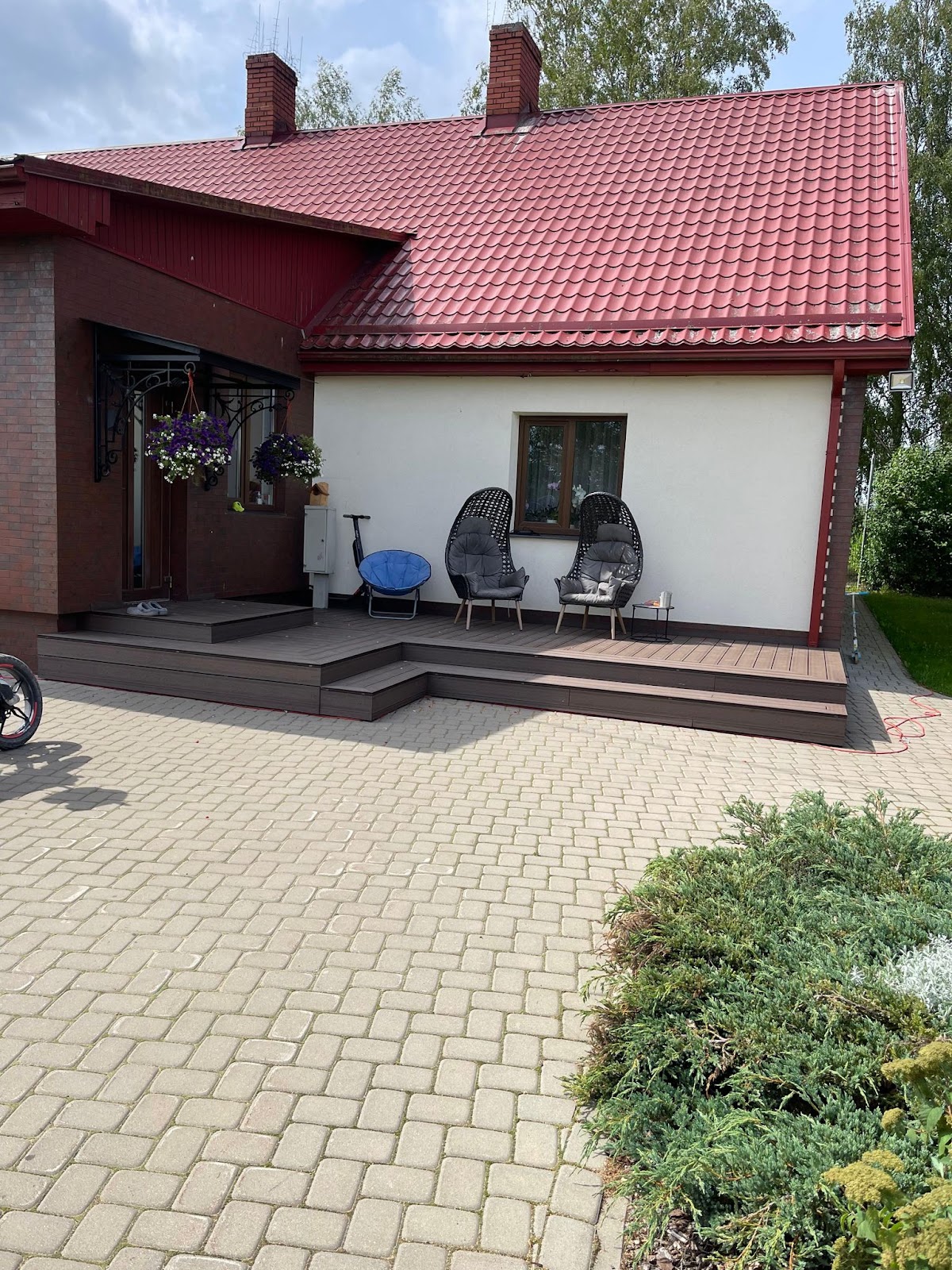 Gatava māja ar sakārtotu piebraucamo ceļu, nodota ievākšanai